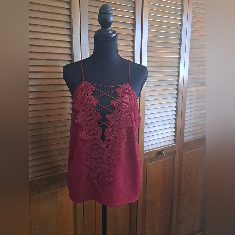 Chic Lace-Trimmed Burgundy Cami Top